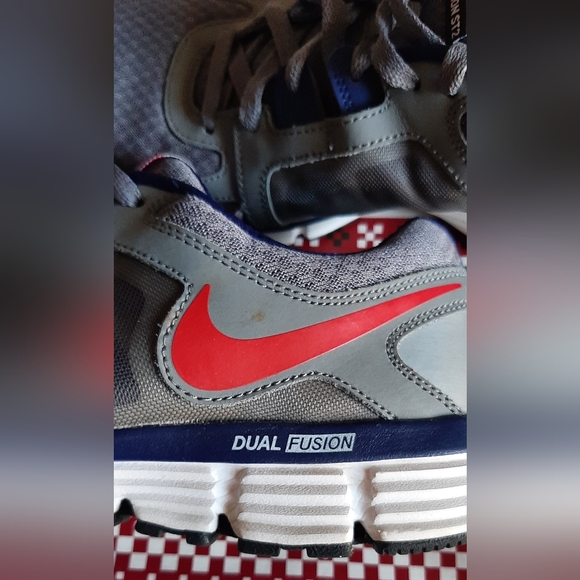 Nike Dual Fusion ST2 Running Shoes - Picture 9 of 13
